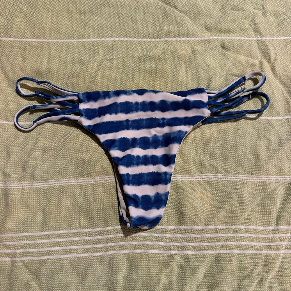 Acacia bottoms